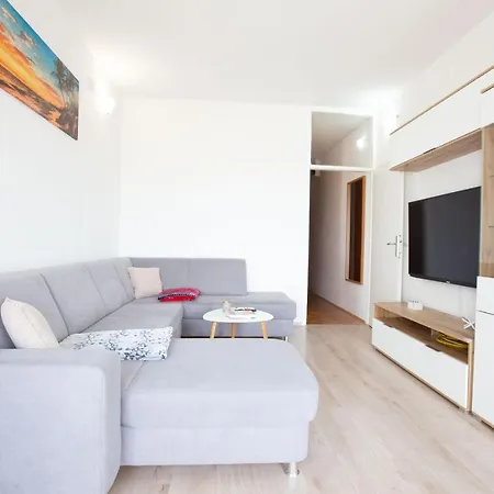 Apartament Ines With Balcony And View *