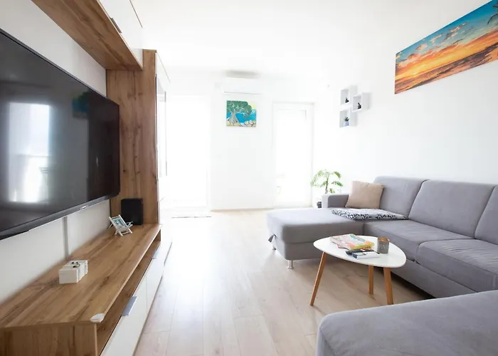 Apartament Ines With Balcony And View *