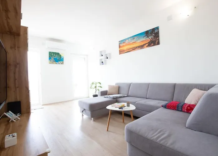 Ines With Balcony And View Apartament Zadar