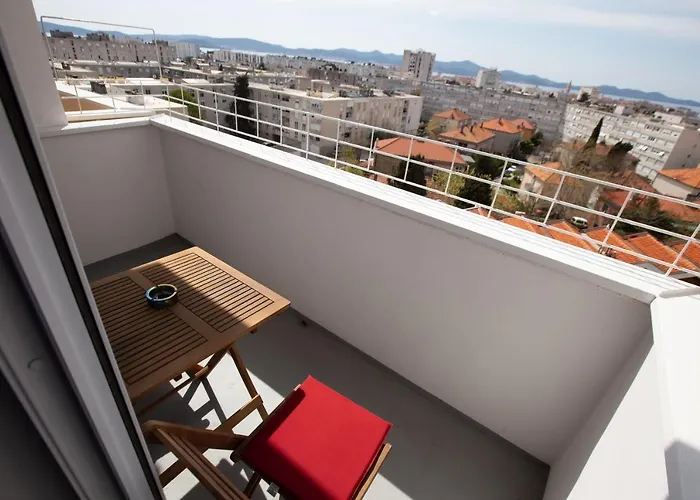 Ines With Balcony And View Apartament